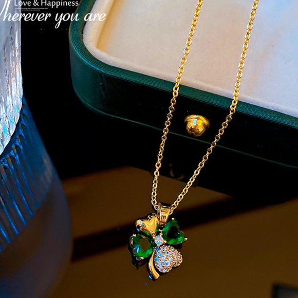 Jewelry - Four-leaf flower necklace